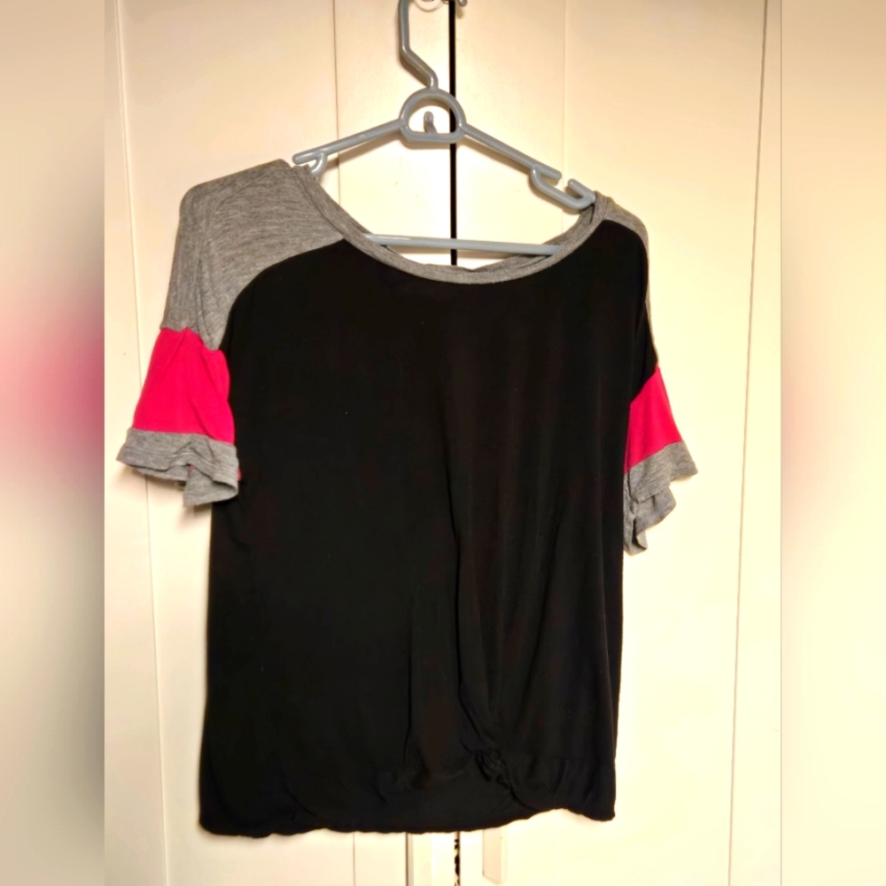 No Boundaries Tri Color Shirt